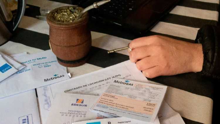 Enero comienza con una nueva batería de aumentos en alquileres, transporte, servicios, combustibles y prepagas, que vuelve a tensionar el presupuesto de los hogares y suma presión sobre la inflación en el arranque de 2026.