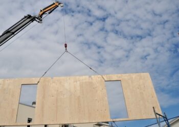 Operaban bajo distintos nombres comerciales como Next House SAS, Forte Desarrollista e Innova Desarrollista.