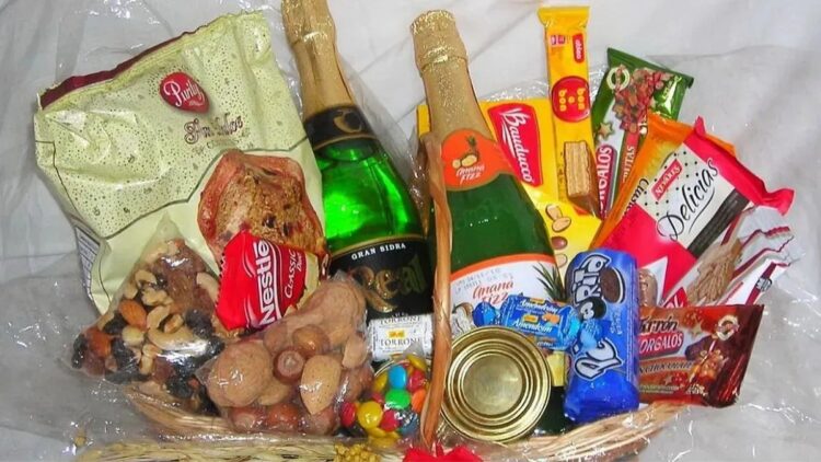 Cuánto deberán gastar las familias entre la mesa, el arbolito y los regalos El costo de la canasta navideña volvió a subir en 2025 y obliga a las familias a ajustar gastos entre la cena, la decoración y los regalos, con promociones como principal estrategia para sostener el consumo.