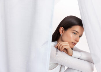 "Se percibe como un soplo de aire fresco, y actúa como símbolo de influencia tranquilizadora y serenidad", explicaron desde Motorola.