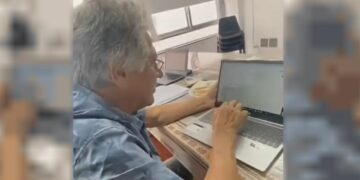 El “Pato” Fillol volvió al aula y aprobó Geografía con un 10 en su regreso al secundario El “Pato” Fillol volvió al aula y aprobó Geografía con un 10 en su regreso al secundario