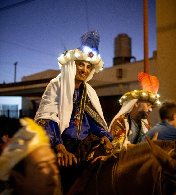 La Carroza de Reyes Magos volverá a recorrer el casco céntrico de Alta Gracia, acompañada por el Coro Polifónico Municipal.