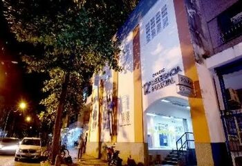 Detuvieron a dos turistas argentinos por robar whisky importado y otros artículos de lujo