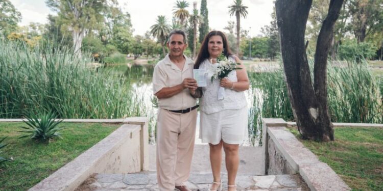 A través de esta iniciativa se realizaron uniones por civil en El Rosedal y en el Cabildo.