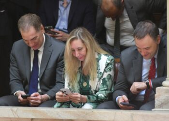 El Gobierno busca alinear a los gobernadores para salvar la reforma laboral