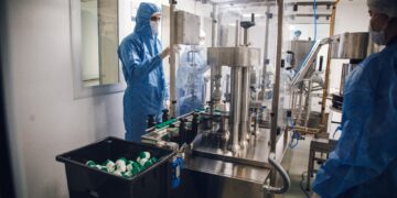 El laboratorio municipal produjo 22.000 repelentes y 500.000 dosis de paracetamol Ambas producciones se realizan bajo estándares farmacéuticos y son parte del trabajo del Laboratorio Municipal