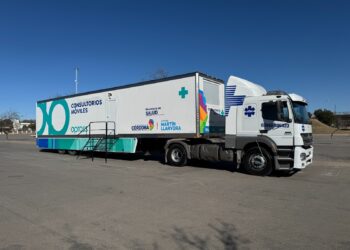 El camión multiconsultorio de Apross se instala en Santa María de Punilla