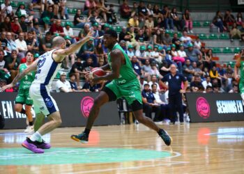 Atenas se recuperó con un triunfazo de local