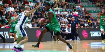 Atenas se recuperó con un triunfazo de local