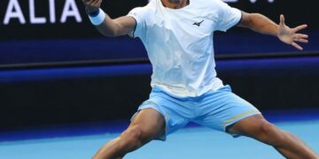 Báez no pudo con Darderi y se despidió del Abierto de Australia Báez no pudo con Darderi y se despidió del Abierto de Australia