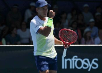 Báez sufrió, pero consiguió un valioso triunfo en el Abierto de Australia