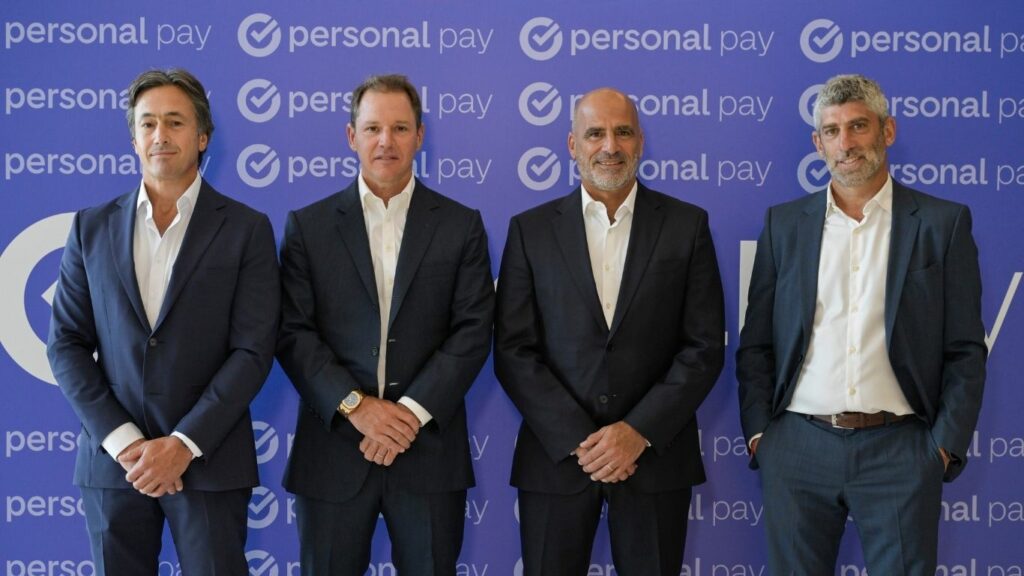 Banco Macro y Telecom sellan alianza para potenciar Personal Pay Banco Macro y Telecom sellan alianza para potenciar Personal Pay. De izquierda a derecha: Juan Parma, CEO de Banco Macro, Jorge Brito, Presidente de Banco Macro, Roberto Nobile, CEO de Personal, y Martín Heine, CEO de Personal Pay.