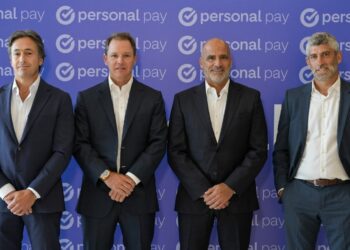 Banco Macro y Telecom sellan alianza para potenciar Personal Pay. De izquierda a derecha: Juan Parma, CEO de Banco Macro, Jorge Brito, Presidente de Banco Macro, Roberto Nobile, CEO de Personal, y Martín Heine, CEO de Personal Pay.