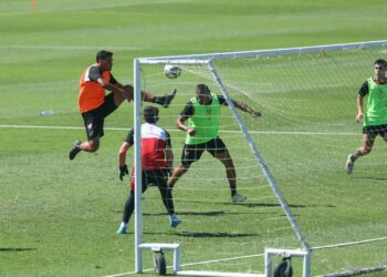 Confirmó amistosos previo al cruce con Vélez