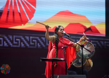 Mariana Carrizo mostró todas sus facetas y generó esa conexión única con sus coplas de cara al público que le agredeció toda su entrega.