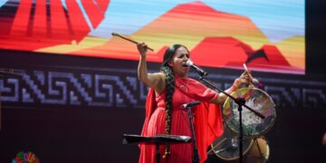 Mariana Carrizo mostró todas sus facetas y generó esa conexión única con sus coplas de cara al público que le agredeció toda su entrega.