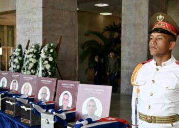 Cuba inicia el homenaje a los 32 militares muertos en Venezuela