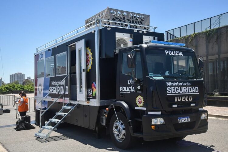 Incorporan un camión de monitoreo para reforzar la seguridad en eventos masivos Cuenta con conectividad, grupo electrógeno, cámaras de vigilancia, enlace satelital, antenas, radios y sistema de drones.