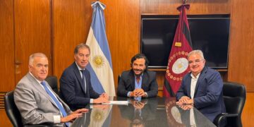 Los gobernadores dialoguistas negocian con Santilli la reforma laboral