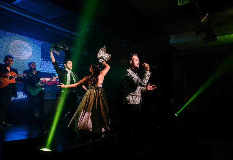 Recorriendo estilos, el viaje musical con el que Emmanuel Aimar conquista las sierras