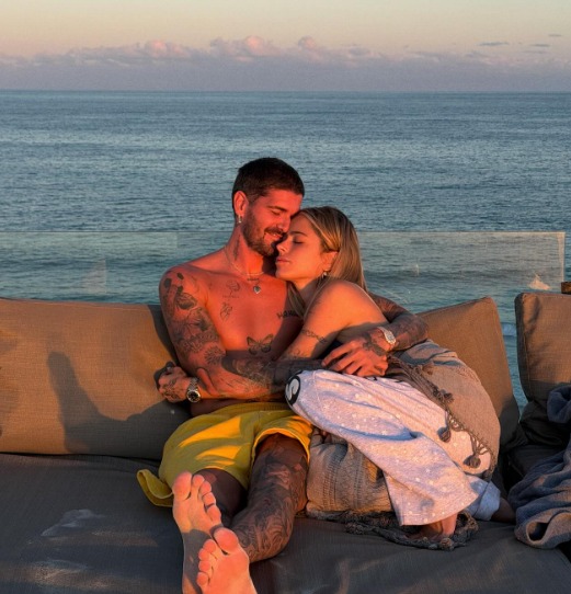 De Paul llevó a la piel un dibujo de Tini y despertó rumores en redes De Paul mostró el tatuaje de corazones que le dibujó Tini Stoessel.