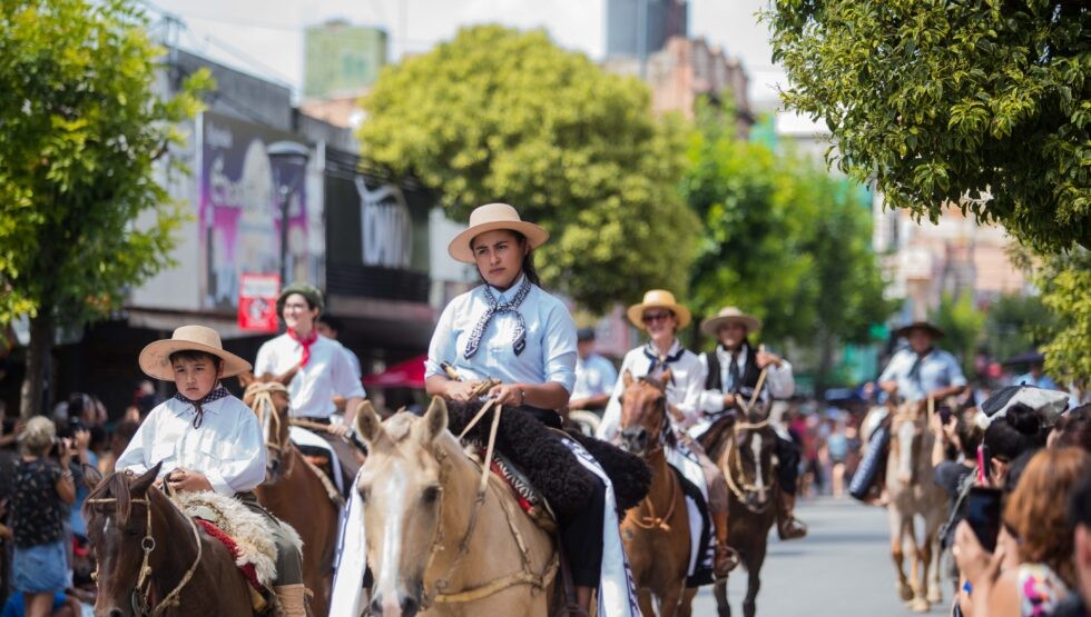Cosquín inicia su 66ª edición con 4.000 jinetes y dos lunas de alto impacto Cosquín inicia su 66ª edición con 4.000 jinetes y dos lunas de alto impacto