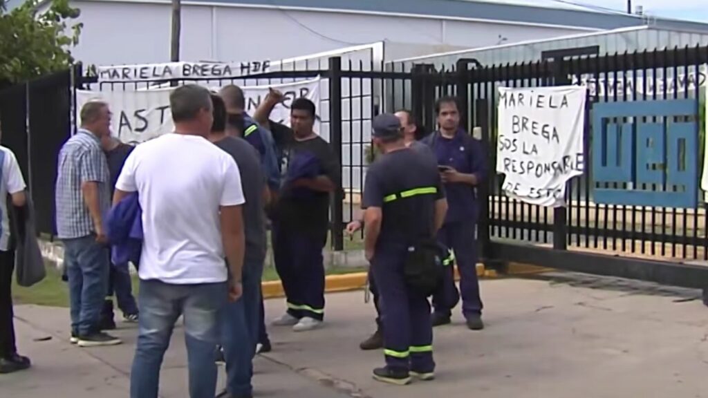 Despidieron a 20 operarios de una metalúrgica y reclaman reincorporación Despiden a 20 operarios de una metalúrgica y reclaman reincorporación.