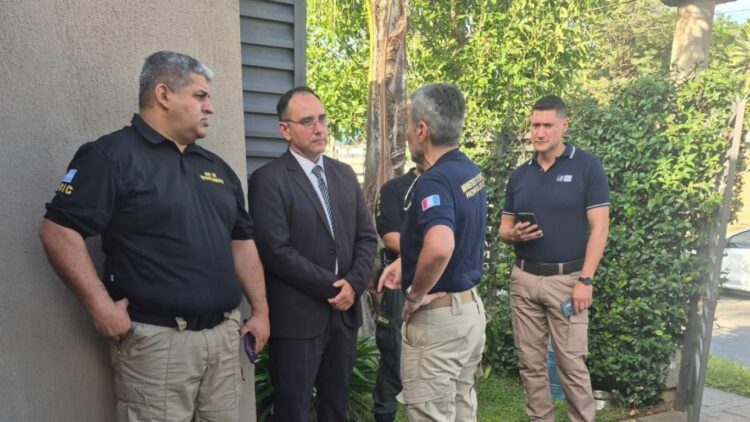 Investigación internacional: un detenido por distribución de material de abuso sexual infantil Un detenido en Barrio General Artigas acusado de ser parte de una presunta organización que distribuía material de abuso sexual infantil.