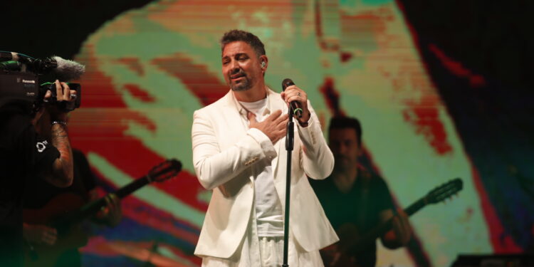 Franco Favini, integrante de Destino San Javier. El cantante y su grupo encabezarán el acto inaugural mañana viernes, luego de que las inclemencias climáticas obligaran a postergar la jornada inicial.