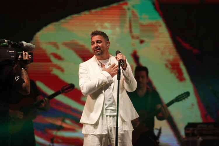 Jesús María suspendió su jornada inaugural y cambia la grilla del viernes Franco Favini, integrante de Destino San Javier. El cantante y su grupo encabezarán el acto inaugural mañana viernes, luego de que las inclemencias climáticas obligaran a postergar la jornada inicial.