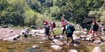 El Duar asistió a dos personas tras caídas