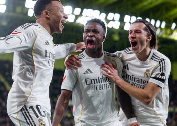 El Real Madrid le ganó 2-0 al Villarreal y trepó a lo más alto en LaLiga de España