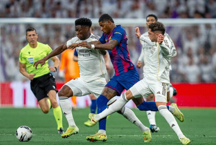 El clásico define la Supercopa, Atenas es local y hay amistosos de verano Barcelona y Real Madrid definen al nuevo campeón de la Supercopa de España.
