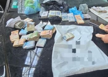 El dinero fue hallado dentro de una camioneta que permanecía bajo custodia judicial en el centro de la ciudad.