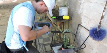 El objetivo es evaluar la presencia de criaderos y de larvas de Aedes aegypti.