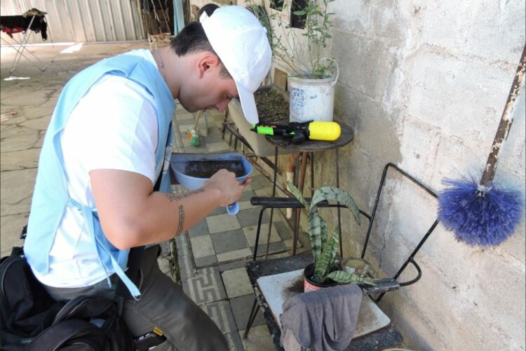 El objetivo es evaluar la presencia de criaderos y de larvas de Aedes aegypti.