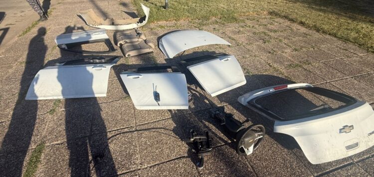 Fue sorprendido desarmando un auto robado y quedó detenido El vehículo desmantelado tenía pedido de secuestro.