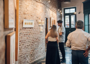 En caso de ser seleccionada, cada persona deberá presentar documentación adicional requerida por normativa vigente