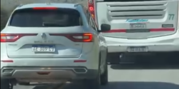 En el caso de la conductora de la Renault Koleos, se dispuso la inhabilitación de la licencia y se presentó una denuncia penal por conducción peligrosa.