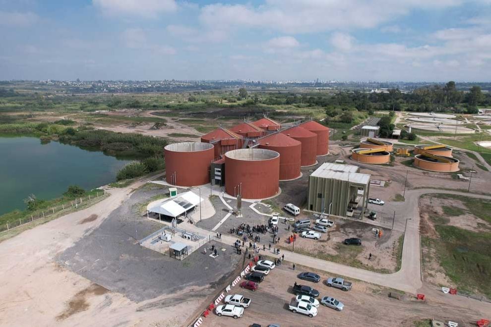 En la ciudad de Córdoba funciona una planta que transforma residuos cloacales en energía renovable, integrando saneamiento, bioenergía y economía circular.