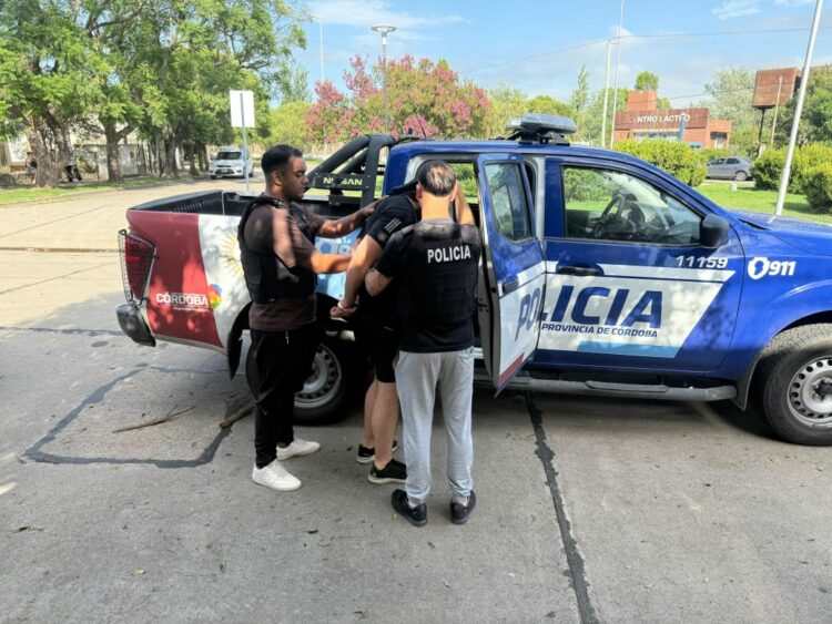 Detuvieron a un hombre por el crimen de una mujer en Villa María Fotografía del allanamiento realizado en Villa María.