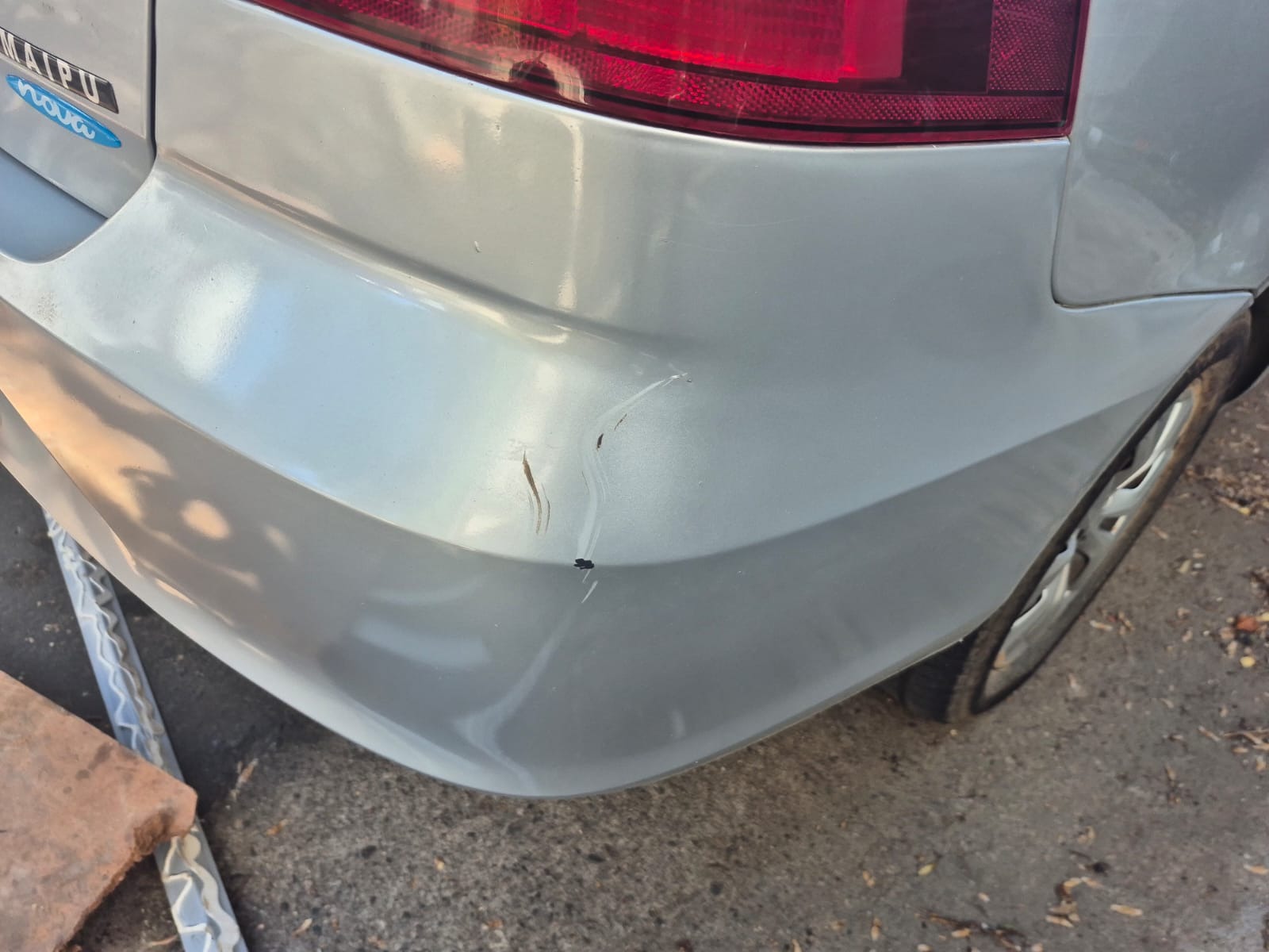 Detuvieron a un cuidacoches tras causar daños en un auto Fotografía del procedimiento en Bº Alta Córdoba
