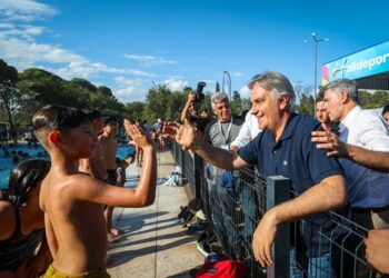 El gobernador Martín Llaryora y su saludo por el comienzo de 2026.