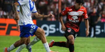 Instituto perdonó y Vélez lo castigó en el final