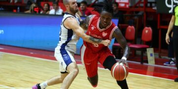 Instituto se floreó en el Sandrín y aplastó a Argentino