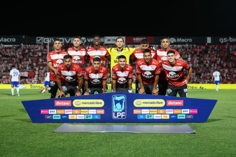 Vélez golpea sobre el final y vence a Instituto 1-0 Vélez golpea sobre el final y vence a Instituto 1-0