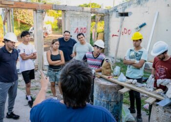 Ciudad Activa: jóvenes de barrio San Ignacio aprenden sobre construcción a través del proyecto Construyendo Futuro