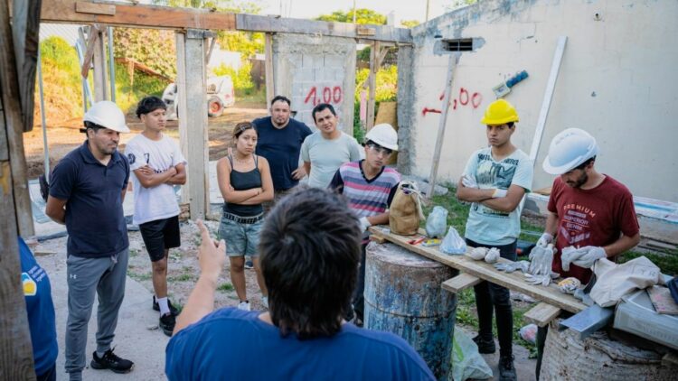 Ciudad Activa: jóvenes de barrio San Ignacio aprenden sobre construcción a través del proyecto Construyendo Futuro