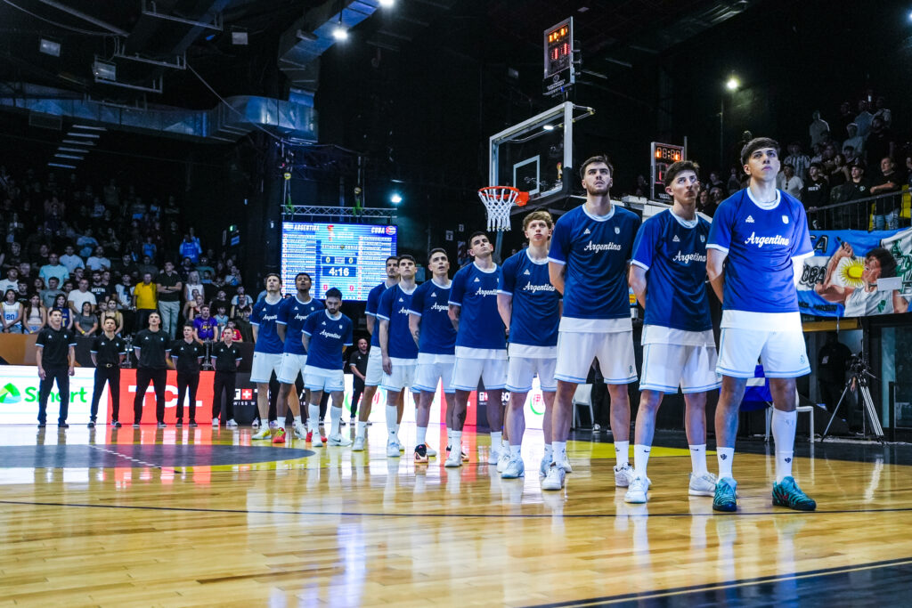 La Selección Argentina regresa a Buenos Aires para defender la punta
