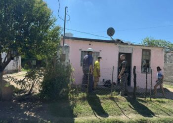 La adolescente sufrió una descarga eléctrica en esta vivienda de San José de la Dormida y fue asistida a tiempo por personal policial.